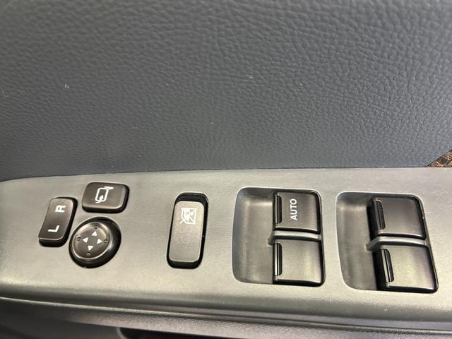 ＭＲワゴン Ｘ　禁煙車　バックカメラ　スマートキー　アイドリングストップ　電動格納ミラー　ベンチシート　ＣＶＴ　盗難防止システム　ＡＢＳ　ＣＤ　ＵＳＢ　アルミホイール　衝突安全ボディ　エアコン　パワーステアリング（12枚目）