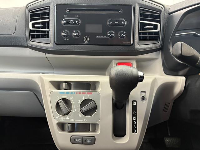 ミライース Ｘ　ＳＡＩＩＩ　禁煙車　ＥＴＣ　クリアランスソナー　衝突被害軽減システム　オートマチックハイビーム　ＬＥＤヘッドランプ　キーレスエントリー　アイドリングストップ　電動格納ミラー　ＣＶＴ　盗難防止システム　ＡＢＳ　ＣＤ（6枚目）