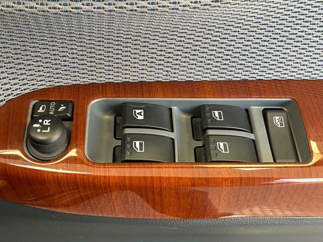 �p���[�E�B���h�E�̃X�C�b�`�ł���B�^�]�Ȃɋ��Ȃ��瑋���J���߂̃R���g���[���ł��܂���B