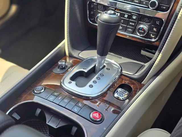 フライングスパー V8 フル後期仕様・ロワリングキット車高ダウン・22インチ マンソリーホイール・コンチネンタルタイヤ・ロックフォード Bluetoothキット・スピーカー交換済み・コムテック360度ドラレコ(3枚目)