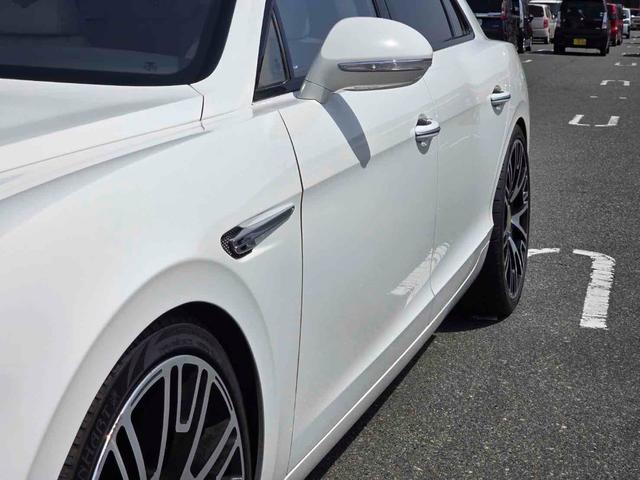 フライングスパー V8 フル後期仕様・ロワリングキット車高ダウン・22インチ マンソリーホイール・コンチネンタルタイヤ・ロックフォード Bluetoothキット・スピーカー交換済み・コムテック360度ドラレコ(25枚目)