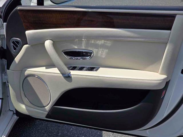 フライングスパー V8 フル後期仕様・ロワリングキット車高ダウン・22インチ マンソリーホイール・コンチネンタルタイヤ・ロックフォード Bluetoothキット・スピーカー交換済み・コムテック360度ドラレコ(33枚目)