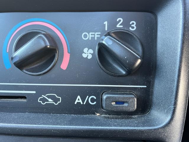 アクティトラック SDX 4WD 5速 エアコン パワステ エアバッグ(16枚目)