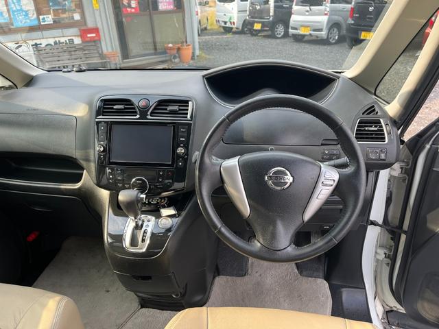 セレナ ハイウェイスター　Ｓ－ハイブリッド　Ｖセレクション　インテリキー　プッシュスタート　リア両側電動スライドドア　ナビ　ＴＶ　バックカメラ　ＥＴＣ　クルーズコントロール　後席モニター　ＡＢＳ　アルミ（14枚目）