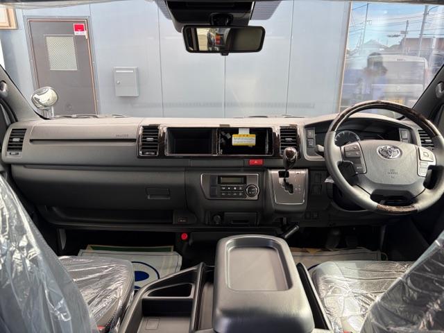 ハイエースバン スーパーGL ダークプライムII トヨタセフティーS モデリスタエアロ ディーゼルターボ パノラマカメラ デジタルインナーミラー 両側パワースライドドア モデリスタLEDカーゴライト ハーフレザーシート(9枚目)