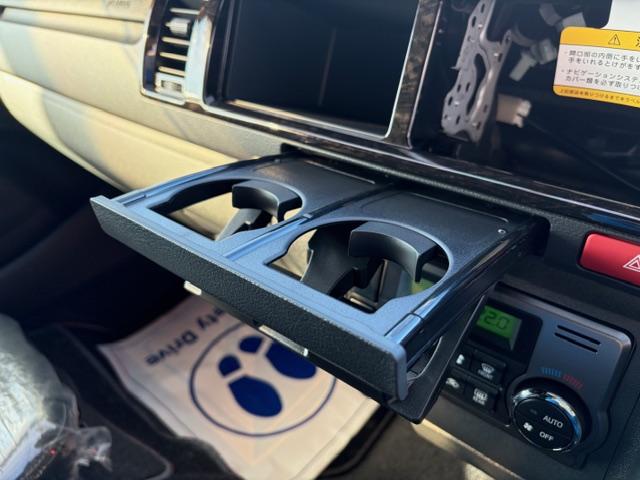 ハイエースバン スーパーGL ダークプライムII トヨタセフティーS モデリスタエアロ ディーゼルターボ パノラマカメラ デジタルインナーミラー 両側パワースライドドア モデリスタLEDカーゴライト ハーフレザーシート(13枚目)