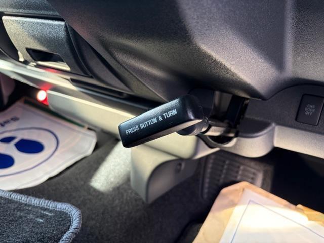 ハイエースバン スーパーGL ダークプライムII トヨタセフティーS モデリスタエアロ ディーゼルターボ パノラマカメラ デジタルインナーミラー 両側パワースライドドア モデリスタLEDカーゴライト ハーフレザーシート(14枚目)