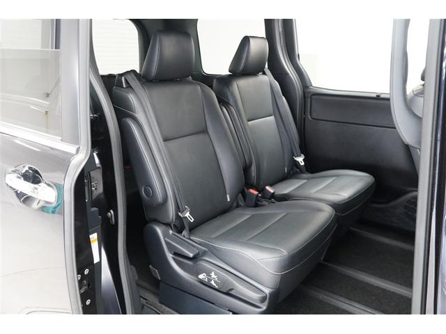 エスクァイア Gi ブラックテーラード 衝突軽減システム キーレス アイスト アルミ ナビTV ETC車載器 オートエアコン 横滑り防止 LEDランプ ABS ミュージックプレイヤー接続可 スマートキー ワンオーナー クルコン 3列シート(7枚目)