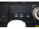充電用USB端子付き。スマートフォンなどの充電に便利です。