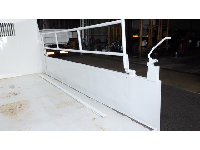 キャンター 3t ダンプ 全低床 メッキパーツ コボレン枠付 5速MT(38枚目)