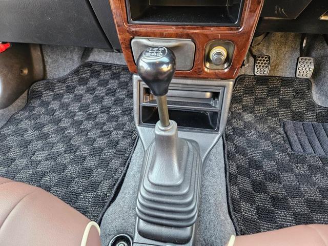 ミラジーノ ジーノターボ　色替グレー塗装済　ターボ　４ＷＤ　５速ミッション　タイミングベルト交換済　ブラウン革調シートカバー　ＣＤ　ＥＴＣ　ヘッドライトバイザー　ミニライトアルミ　フォグ　ウッドコンビハンドル　ウッド調パネル（14枚目）