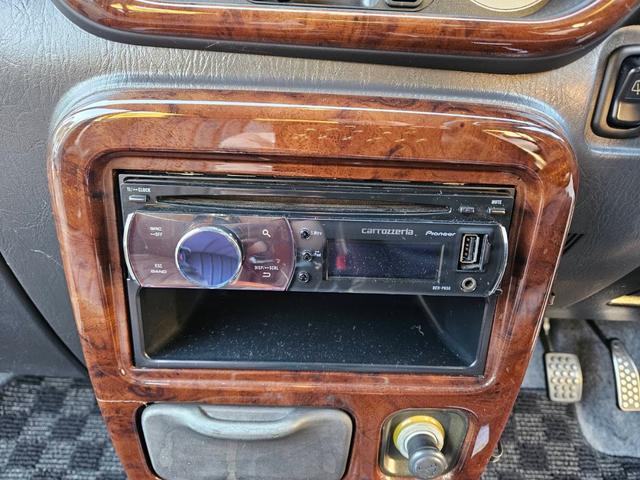 ミラジーノ ジーノターボ　色替グレー塗装済　ターボ　４ＷＤ　５速ミッション　タイミングベルト交換済　ブラウン革調シートカバー　ＣＤ　ＥＴＣ　ヘッドライトバイザー　ミニライトアルミ　フォグ　ウッドコンビハンドル　ウッド調パネル（17枚目）