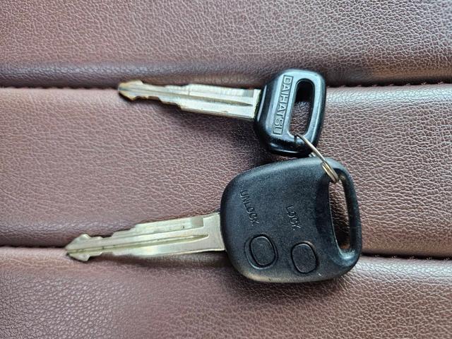 ミラジーノ ジーノターボ　色替グレー塗装済　ターボ　４ＷＤ　５速ミッション　タイミングベルト交換済　ブラウン革調シートカバー　ＣＤ　ＥＴＣ　ヘッドライトバイザー　ミニライトアルミ　フォグ　ウッドコンビハンドル　ウッド調パネル（19枚目）