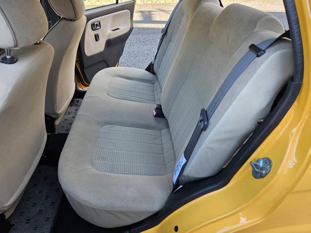 ミラジーノ ジーノ 色替イエロー&ルーフホワイトツートン タイミングベルト・ウォーターポンプ交換 国産新品タイヤ付 ホワイト13アルミ 走行56000キロ キーレス ウッドコンビハンドル オートマ フル装備(18枚目)