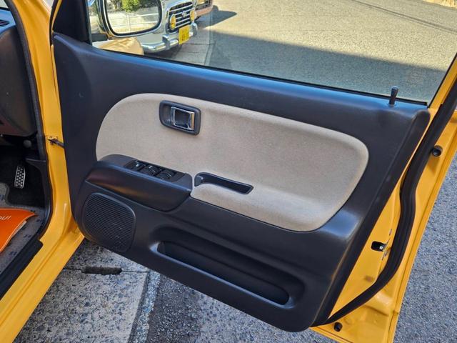 ミラジーノ ジーノ 色替イエロー&ルーフホワイトツートン タイミングベルト・ウォーターポンプ交換 国産新品タイヤ付 ホワイト13アルミ 走行56000キロ キーレス ウッドコンビハンドル オートマ フル装備(35枚目)