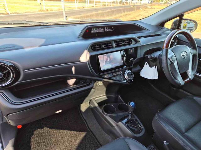 アクア Ｇブラックソフトレザーセレクション　ドライブレコーダー　ＴＶ　オートクルーズコントロール　衝突被害軽減システム　アルミホイール　スマートキー　ＣＶＴ　盗難防止システム　衝突安全ボディ　ＡＢＳ　ＥＳＣ　エアコン　パワーステアリング（5枚目）