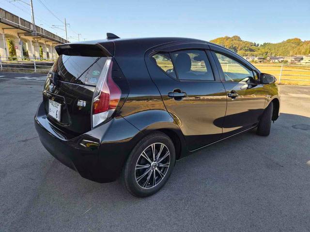 アクア Ｇブラックソフトレザーセレクション　ドライブレコーダー　ＴＶ　オートクルーズコントロール　衝突被害軽減システム　アルミホイール　スマートキー　ＣＶＴ　盗難防止システム　衝突安全ボディ　ＡＢＳ　ＥＳＣ　エアコン　パワーステアリング（12枚目）