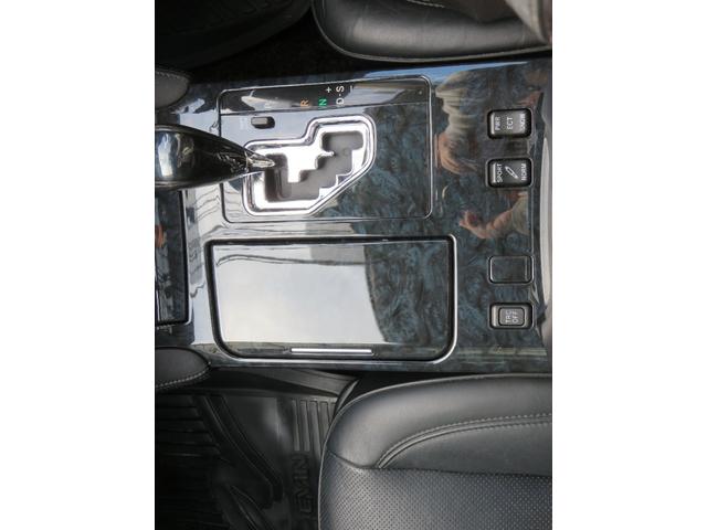 クラウン アスリート　６０ｔｈスペシャルエディション　黒革シート　サンルーフ　スマートキー　ＥＴＣ　ＨＤＤナビ　バックカメラ　スカッフイルミネーション（12枚目）