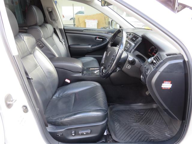 クラウン アスリート　６０ｔｈスペシャルエディション　黒革シート　サンルーフ　スマートキー　ＥＴＣ　ＨＤＤナビ　バックカメラ　スカッフイルミネーション（18枚目）