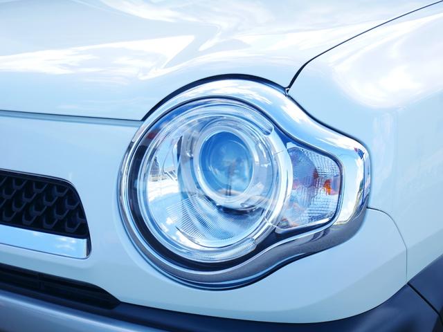 とっても綺麗なレンズ部分です。　やはりヘッドライトに透明感があると、お車が綺麗に見えますね♪　オートライトシステムが装備されており、トンネル内や暗くなったら自動点灯！！　安全面にも効果があります。