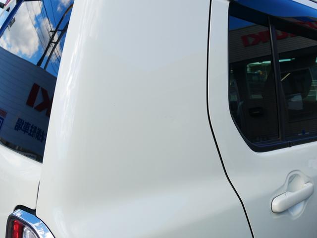 写真では分かりにくいと思いますが、右リアクオーター部に僅かな点傷があります。　ごく僅かな凹みを伴っておりますが、ほぼ気にならないとは思います。