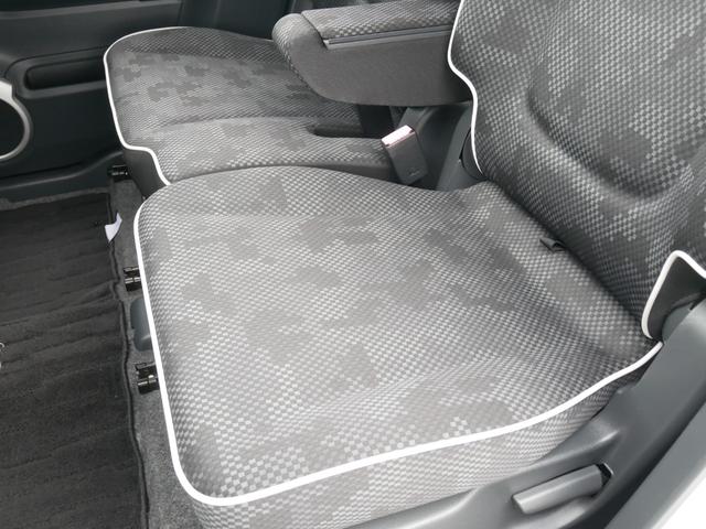 シート内部の汚れまで除去する、バキューム洗浄を行っております。高温水を噴射して汚れを吸い取ります。シート表面の汚れはもちろん、シート内部のダニなども除去するシステムです。