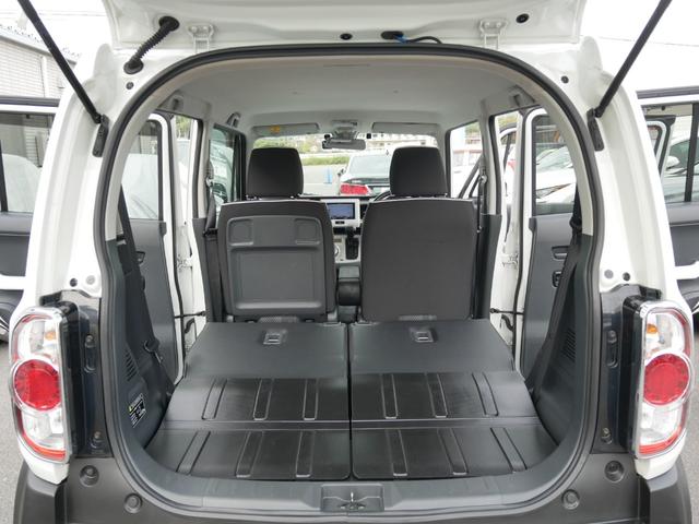 小さな軽自動車でも後部座席背もたれを倒す事によって、フラットなスペースが出現します。ホームセンター等で大きな物を購入しても余裕で積載出来ます。