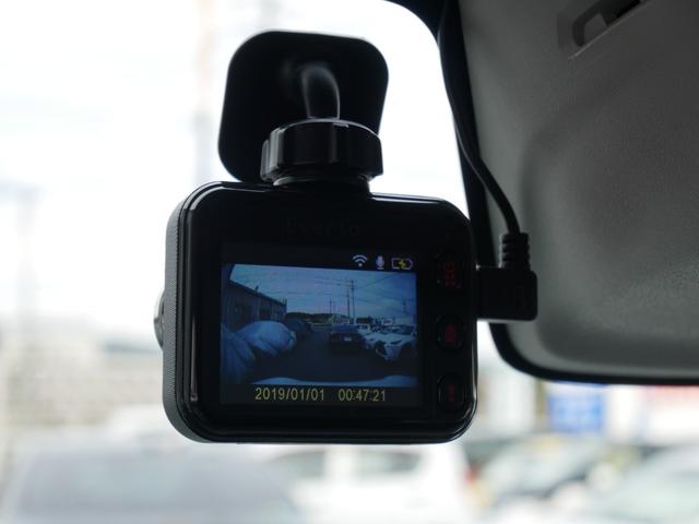 付いてて嬉しい、ドライブレコーダーです。　お車ご購入後に装着の場合は更なる追加出費が必要となりますがこちらのお車には装着済みですので納車時からしっかりと録画してくれます。