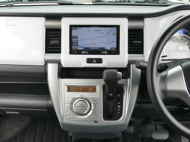 エアコン操作も簡単ですね。　パット見ただけで使い方が分かる親切設計です。　ヒーター＆クーラーの作動も点検済みですのでご安心下さい。