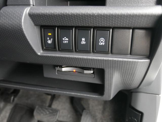 運転席には各種スイッチが集中配置されています。　運転中も使い易い位置に設置されていますので安心ですね。　また直感的にスイッチが使用できる様な工夫もされています。