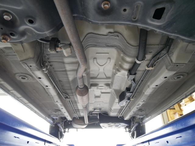 こちらのお車は雪国地域や沿岸部で使用されていたお車ではありませんので、下回りのさび等もありません。　写真を拡大していただいてしっかりとご確認をお願いいたします。