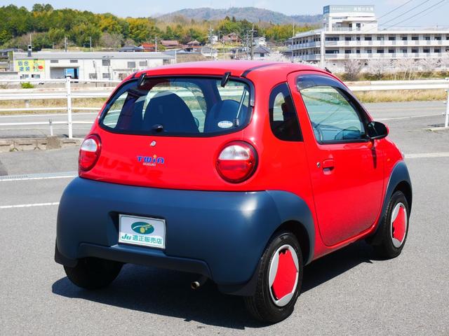 ツイン ガソリンB フルノーマル車両 サスペンションパーツ新品交換 CD&USBステレオ バックドア雨漏り対策実施 ルーフ&ドアモール交換 取扱説明書&メンテナンスノート&整備記録簿付属 キーレスキー&純正スペアキー付属(30枚目)