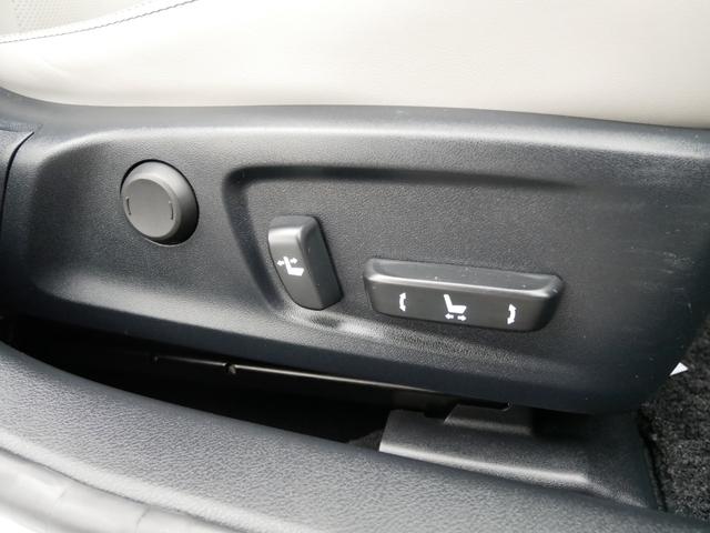 ＩＳ ＩＳ３００ｈ　バージョンＬ　メーカーＯＰ・プリクラッシュセーフティー＆レーダークルーズ＆オートハイビーム＆レーンデパーチャーアラート搭載　本革＆エアシート　電動リアシェード　　カードキー＆スマートキー２個　Ｂｌｕ－ｒａｙ　禁煙車（46枚目）