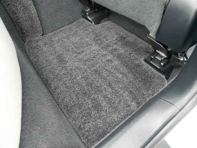 ＩＳ ＩＳ３００ｈ　バージョンＬ　メーカーＯＰ・プリクラッシュセーフティー＆レーダークルーズ＆オートハイビーム＆レーンデパーチャーアラート搭載　本革＆エアシート　電動リアシェード　　カードキー＆スマートキー２個　Ｂｌｕ－ｒａｙ　禁煙車（51枚目）