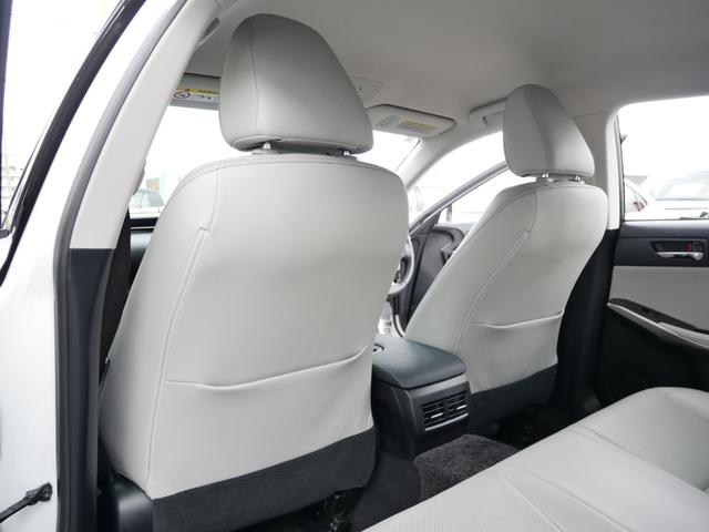 ＩＳ ＩＳ３００ｈ　バージョンＬ　メーカーＯＰ・プリクラッシュセーフティー＆レーダークルーズ＆オートハイビーム＆レーンデパーチャーアラート搭載　本革＆エアシート　電動リアシェード　　カードキー＆スマートキー２個　Ｂｌｕ－ｒａｙ　禁煙車（53枚目）