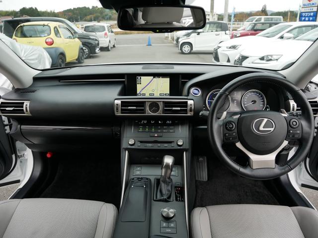 ＩＳ ＩＳ３００ｈ　バージョンＬ　メーカーＯＰ・プリクラッシュセーフティー＆レーダークルーズ＆オートハイビーム＆レーンデパーチャーアラート搭載　本革＆エアシート　電動リアシェード　　カードキー＆スマートキー２個　Ｂｌｕ－ｒａｙ　禁煙車（60枚目）