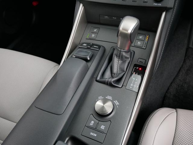 ＩＳ ＩＳ３００ｈ　バージョンＬ　メーカーＯＰ・プリクラッシュセーフティー＆レーダークルーズ＆オートハイビーム＆レーンデパーチャーアラート搭載　本革＆エアシート　電動リアシェード　　カードキー＆スマートキー２個　Ｂｌｕ－ｒａｙ　禁煙車（66枚目）