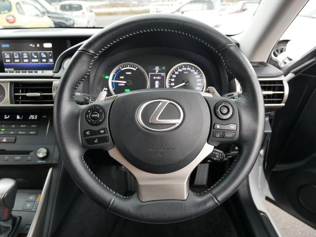 ＩＳ ＩＳ３００ｈ　バージョンＬ　メーカーＯＰ・プリクラッシュセーフティー＆レーダークルーズ＆オートハイビーム＆レーンデパーチャーアラート搭載　本革＆エアシート　電動リアシェード　　カードキー＆スマートキー２個　Ｂｌｕ－ｒａｙ　禁煙車（68枚目）