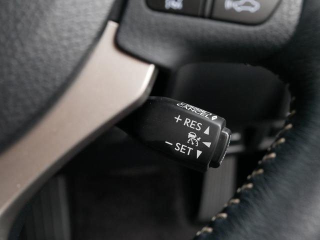 ＩＳ ＩＳ３００ｈ　バージョンＬ　メーカーＯＰ・プリクラッシュセーフティー＆レーダークルーズ＆オートハイビーム＆レーンデパーチャーアラート搭載　本革＆エアシート　電動リアシェード　　カードキー＆スマートキー２個　Ｂｌｕ－ｒａｙ　禁煙車（69枚目）