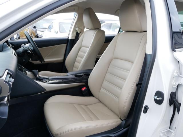 ＩＳ ＩＳ３００ｈ　バージョンＬ　中期型最上級モデルＶＥＲ－Ｌ　プリクラッシュセーフティー　レーダークルーズ　クリアランスソナー　レーンデパーチャーアラート　オートハイビーム　ブラインドスポットモニタ　３眼ＬＥＤライト　本革シート（53枚目）