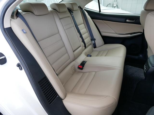 ＩＳ ＩＳ３００ｈ　バージョンＬ　中期型最上級モデルＶＥＲ－Ｌ　プリクラッシュセーフティー　レーダークルーズ　クリアランスソナー　レーンデパーチャーアラート　オートハイビーム　ブラインドスポットモニタ　３眼ＬＥＤライト　本革シート（54枚目）