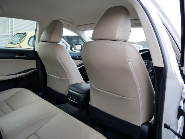 ＩＳ ＩＳ３００ｈ　バージョンＬ　中期型最上級モデルＶＥＲ－Ｌ　プリクラッシュセーフティー　レーダークルーズ　クリアランスソナー　レーンデパーチャーアラート　オートハイビーム　ブラインドスポットモニタ　３眼ＬＥＤライト　本革シート（56枚目）