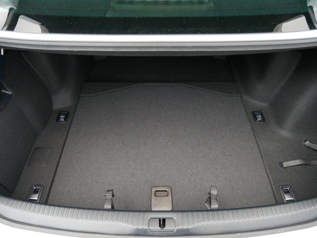 ＩＳ ＩＳ３００ｈ　バージョンＬ　中期型最上級モデルＶＥＲ－Ｌ　プリクラッシュセーフティー　レーダークルーズ　クリアランスソナー　レーンデパーチャーアラート　オートハイビーム　ブラインドスポットモニタ　３眼ＬＥＤライト　本革シート（61枚目）