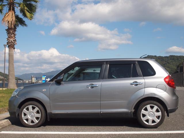 ベリーサ C FF 4AT フルオートエアコン ABS 衝突安全ボディー 盗難防止システム 分割可倒式リアシート UVカットガラス プライバシーガラス 本革巻きステアリング ステアリングチルト機構(5枚目)