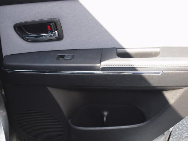 ベリーサ C FF 4AT フルオートエアコン ABS 衝突安全ボディー 盗難防止システム 分割可倒式リアシート UVカットガラス プライバシーガラス 本革巻きステアリング ステアリングチルト機構(25枚目)