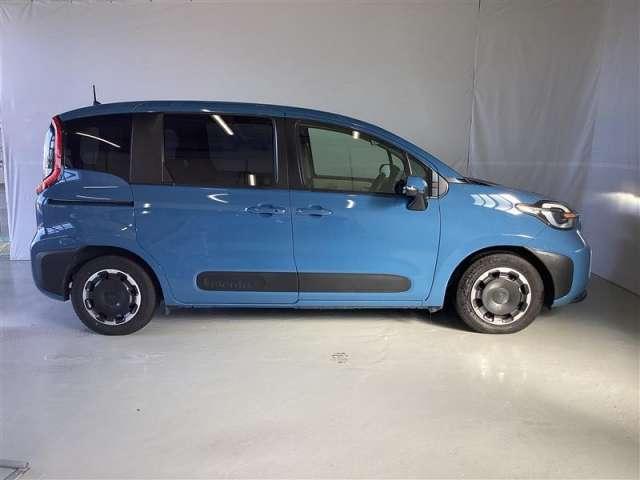 シエンタ ハイブリッド　１．５　Ｚ　メモリーナビ・フルセグ・全カメラ（4枚目）