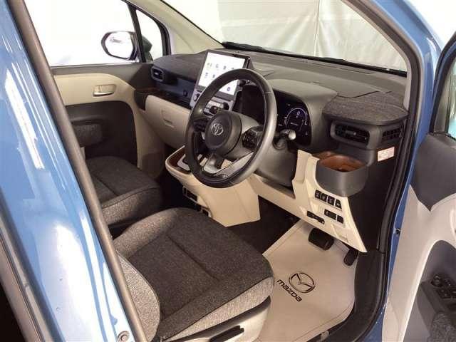 シエンタ ハイブリッド　１．５　Ｚ　メモリーナビ・フルセグ・全カメラ（9枚目）