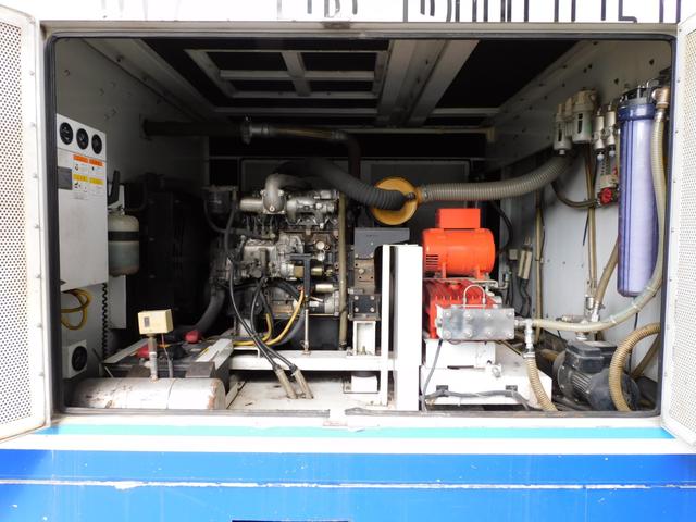　高圧洗浄車　塗膜剥離　ウォーターブリット工法　高圧　温水　建造物補修・改修工事　特殊車両(4枚目)
