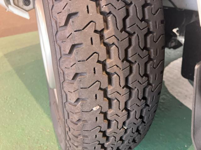 キャリイトラック ＫＣエアコン・パワステ　７型　４ＷＤ・４ＡＴ車・エアコン・パワステ・パワーウインドゥ・集中ドアロックキーレスエントリー・ＦＭ／ＡＭラジオ・衝突被害軽減ブレーキ（25枚目）