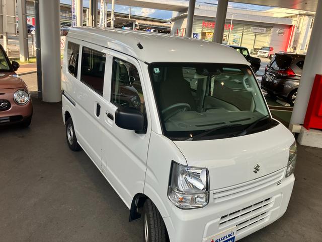 エブリイ ＰＡリミテッド　６型　４ＷＤ・ＣＶＴ車・ＦＭ／ＡＭラジオ・フロントパワーウインドゥ・集中ドアロック＆キーレスエントリー・フルフラット荷室・　スズキセーフティーサポート・　アイドリングストップ・　盗難防止システム（2枚目）
